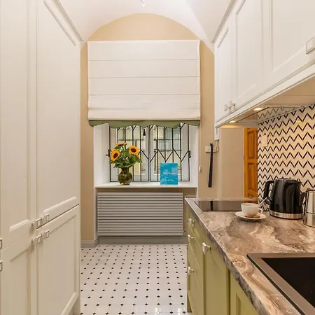 Rent Like - Krakowskie Przedmiescie 12 Warschau