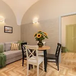 Rent Like - Krakowskie Przedmiescie 12 * ורשה