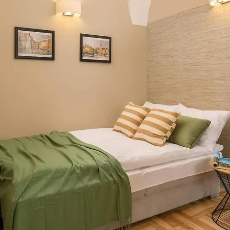 Rent Like - Krakowskie Przedmiescie 12