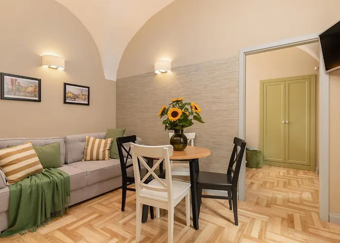 Rent Like - Krakowskie Przedmiescie 12 * Warsaw